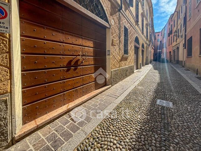 Ufficio in commerciale in Vicolo Pertusio 17