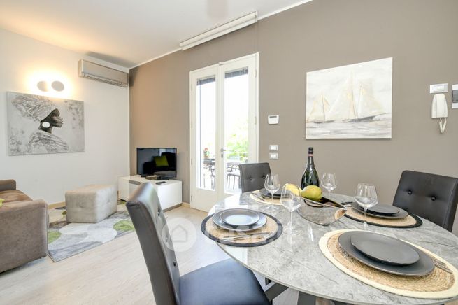 Appartamento in residenziale in Via Giacomo Leopardi 12