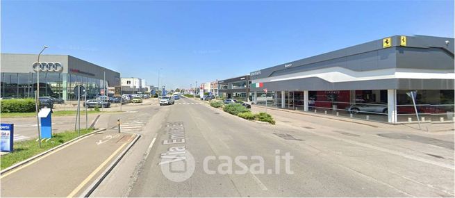 Capannone in commerciale in Via Emilia Est