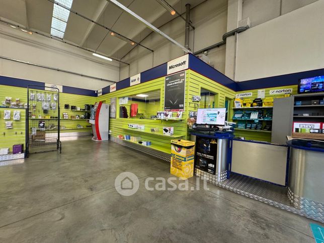 Capannone in commerciale in Via Costanzo II