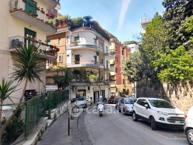Ufficio in commerciale in Via Settimio Severo Caruso 20