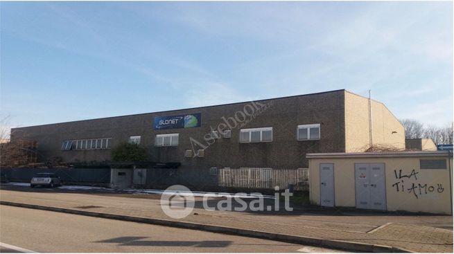 Capannone in commerciale in Via Sapri