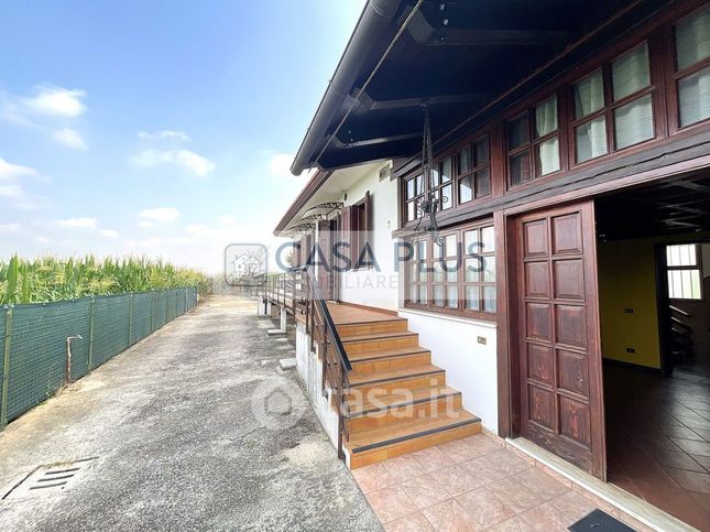 Casa bi/trifamiliare in residenziale in 