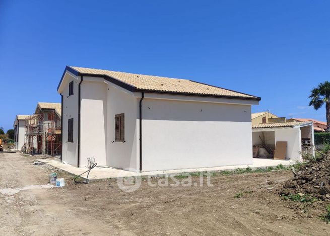 Villa in residenziale in Via dei Normanni
