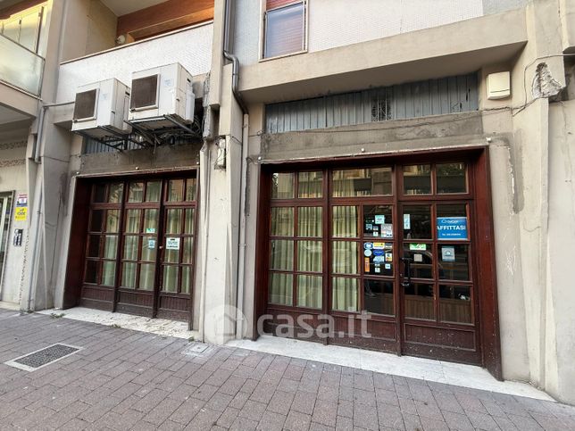 Negozio/locale commerciale in commerciale in Viale Giovanni Bovio