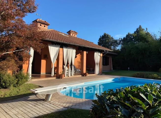 Villa in residenziale in Viale Villoresi 17