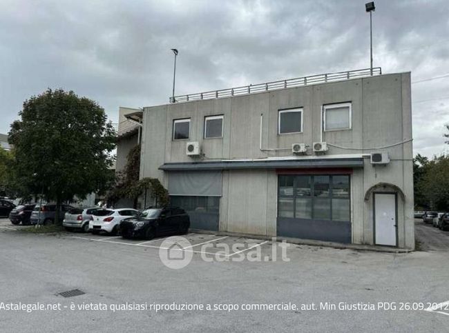 Ufficio in commerciale in Viale della Navigazione Interna 82