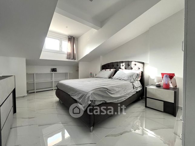 Attico/mansarda in residenziale in Viale Crotone 210 /f
