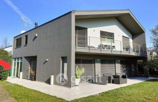 Villa in residenziale in Via Colombes 4