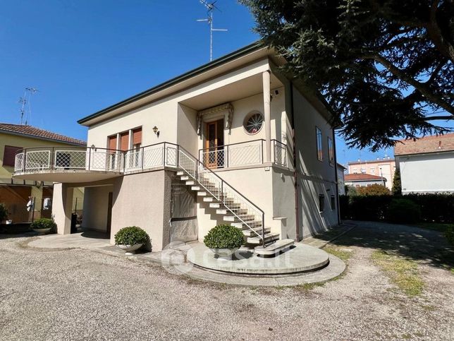 Casa indipendente in residenziale in 