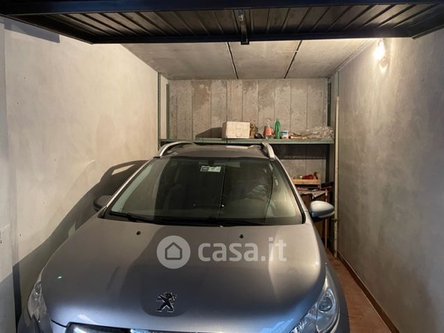 Box/posto auto in residenziale in Via Asse