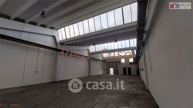 Capannone in commerciale in Via Jacopo Peri