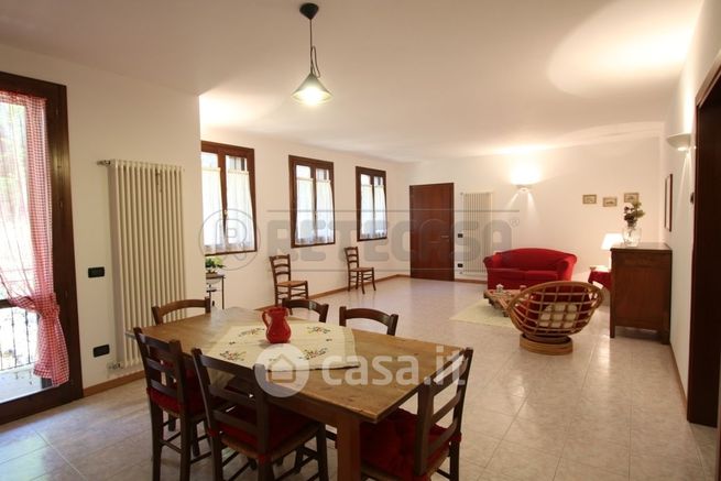 Casa bi/trifamiliare in residenziale in Via San Rocco