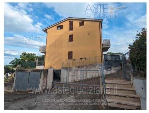 Garage/posto auto in residenziale in Via Francesco Baracca