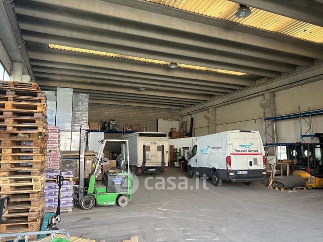 Capannone in commerciale in Via Nazionale