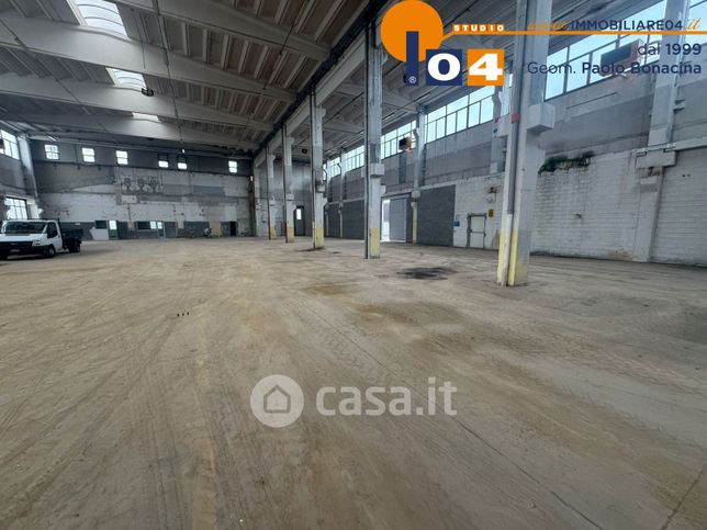 Capannone in commerciale in Via Pierino Brivio