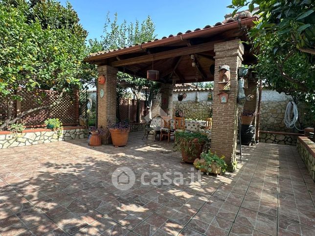 Villetta a schiera in residenziale in Via Epitaffio 56