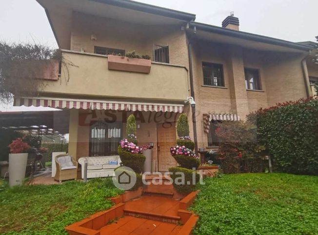 Appartamento in residenziale in Via Maria Callas 7