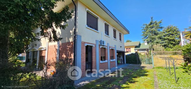 Casa indipendente in residenziale in Via B. Gigli 12