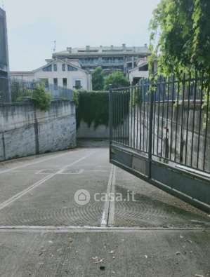 Box/posto auto in residenziale in Corso Leonardo da Vinci