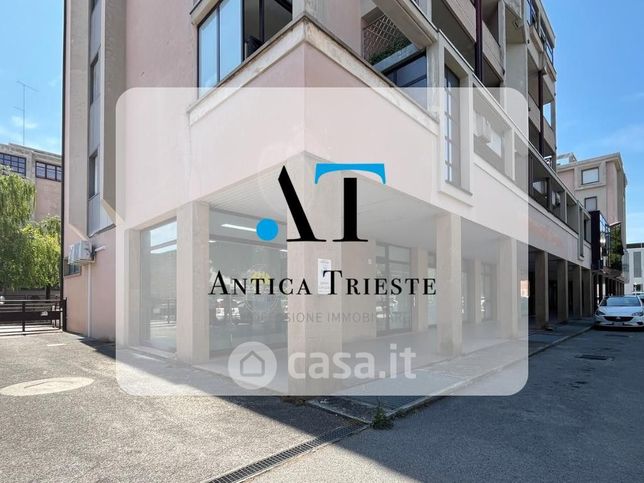 Ufficio in commerciale in Via E. Valentinis 3 C