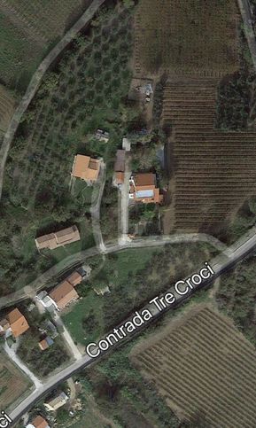 Terreno agricolo in commerciale in Contrada Tre Croci