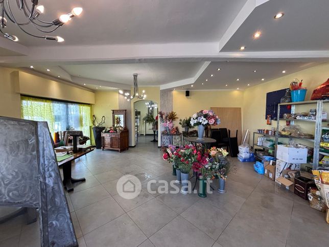 Negozio/locale commerciale in commerciale in Via Pinerolo 99