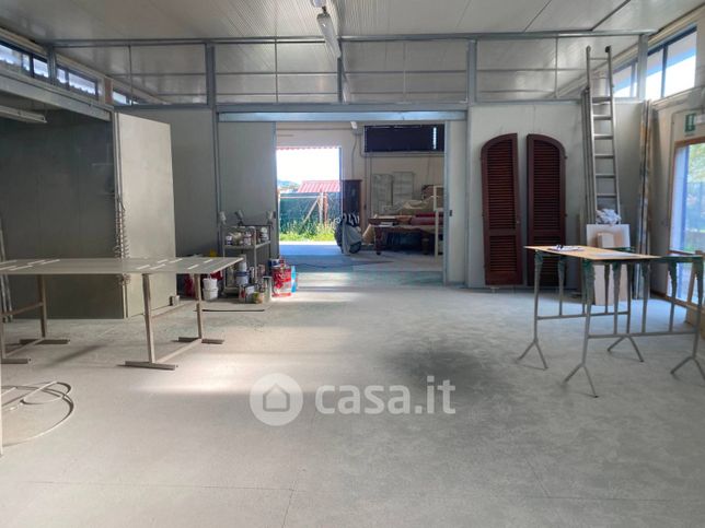 Capannone in commerciale in Via degli Artigiani