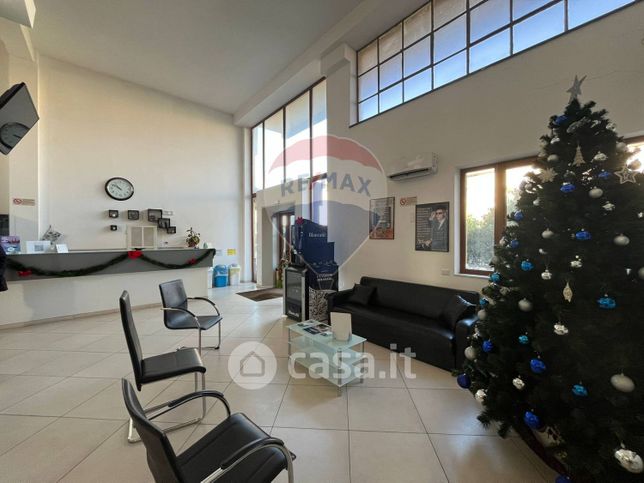 Ufficio in commerciale in Via Nazionale