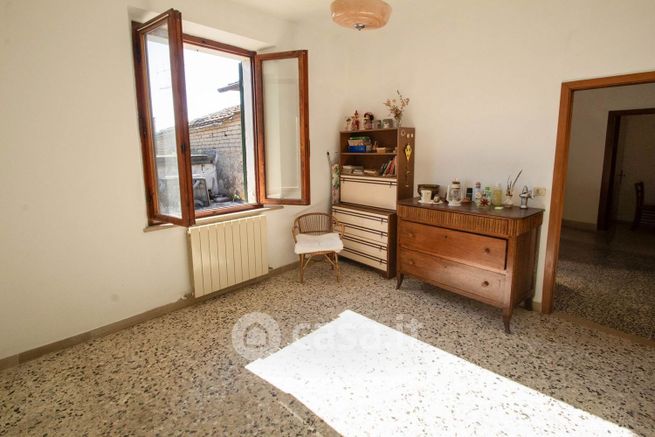 Casa indipendente in residenziale in 