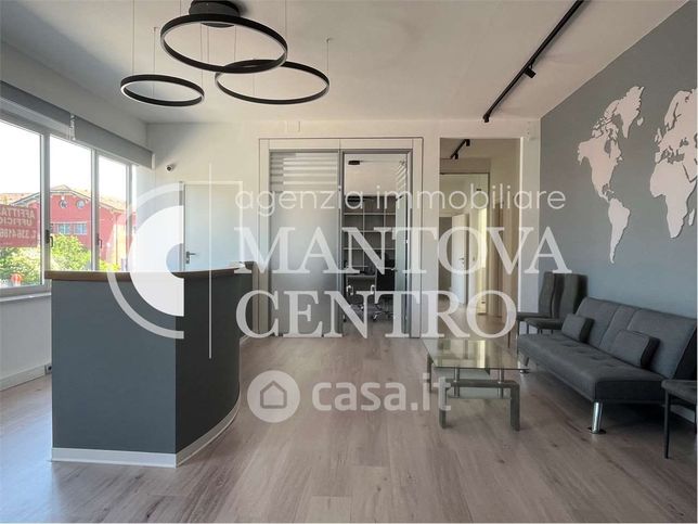 Ufficio in commerciale in 