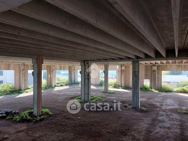 Capannone in commerciale in Via Magistri Comacini 3