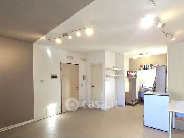 Ufficio in commerciale in Via Fausta 403
