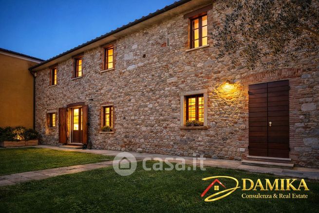 Villa in residenziale in Via Duca D'Aosta 1