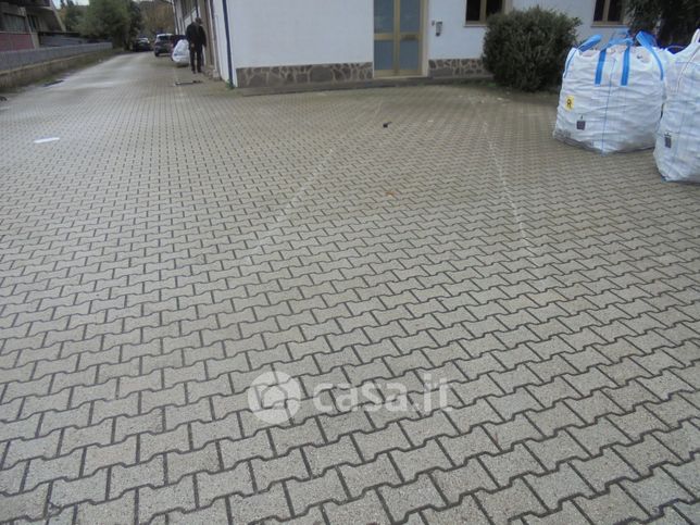 Capannone in commerciale in Via Fontanelle