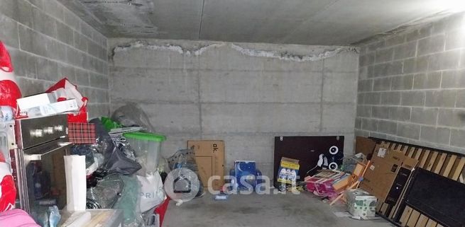Box/posto auto in residenziale in Via della Stazione 11 /27