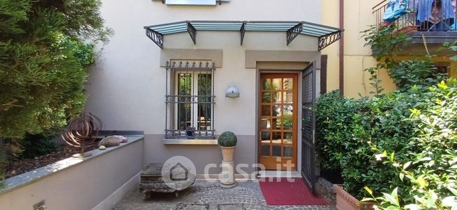 Casa bi/trifamiliare in residenziale in Via Leandro Alberti