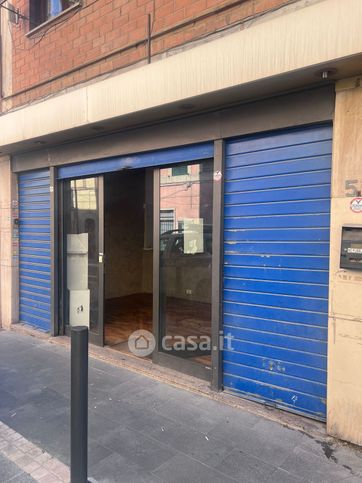 Negozio/locale commerciale in commerciale in Via III Novembre