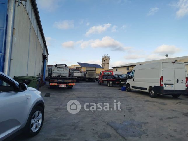Capannone in commerciale in Via Pigafetta 65