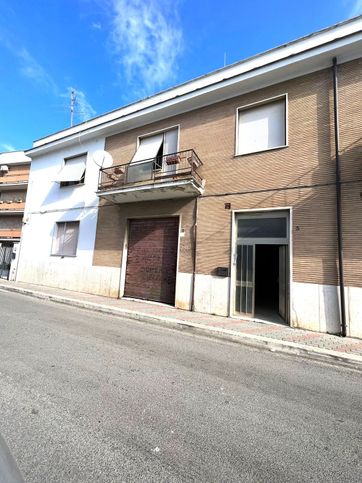 Appartamento in residenziale in Via Ugo Foscolo