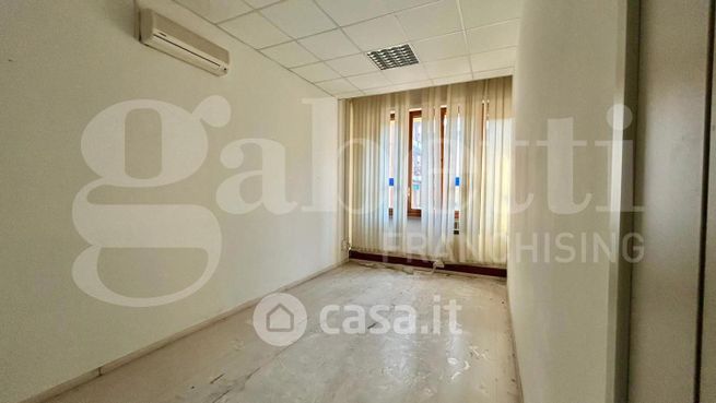 Ufficio in commerciale in Via Carlo Jussi