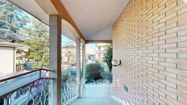 Casa indipendente in residenziale in 