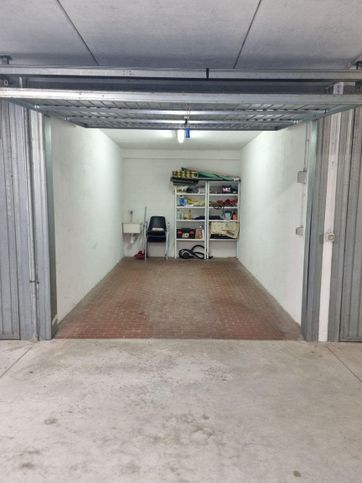 Box/posto auto in residenziale in Via dell'Acciaio 70