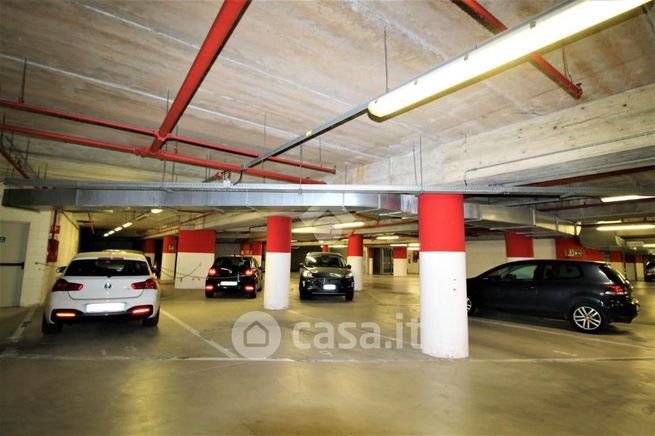 Garage/posto auto in residenziale in Via Andrea Costa 160