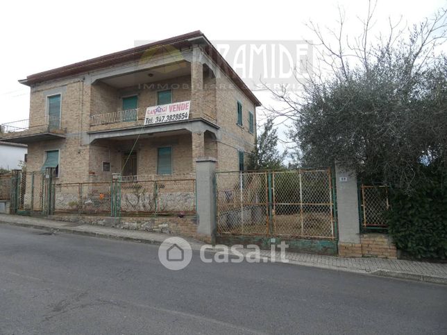 Casa indipendente in residenziale in Via Reg. Margherita 25