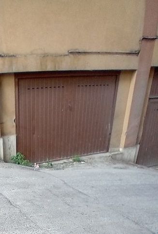 Box/posto auto in residenziale in Via Fontana