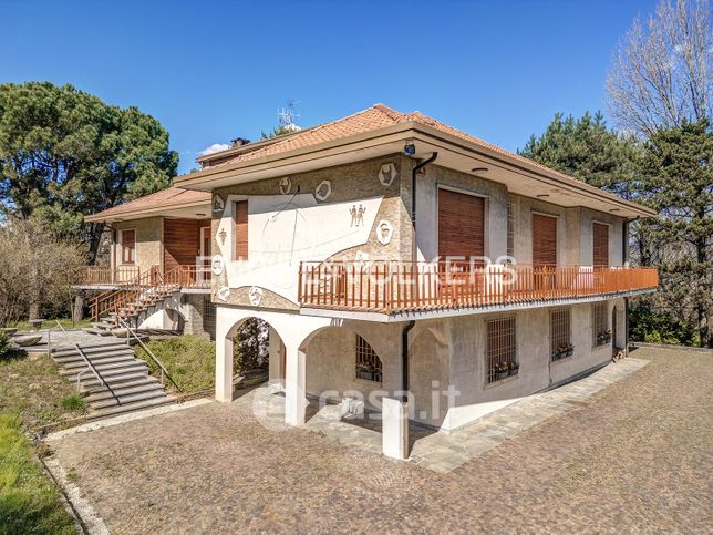 Villa in residenziale in Via Papa Giovanni XXIII