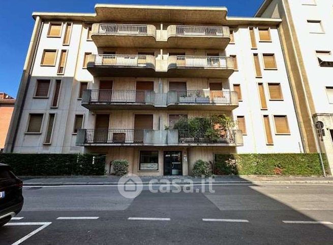 Ufficio in commerciale in Via Natale Morzenti 6