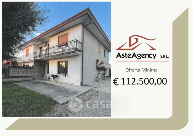 Villa in residenziale in Via Rugoletto 27