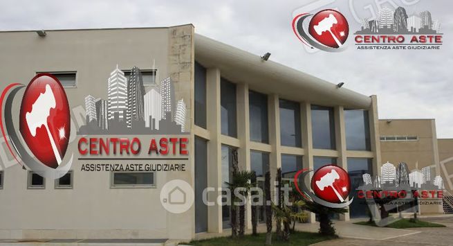 Capannone in commerciale in Viale Delle Provincie